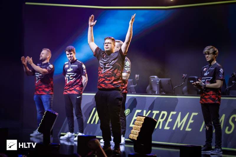 锁进面具里 锁进面具里